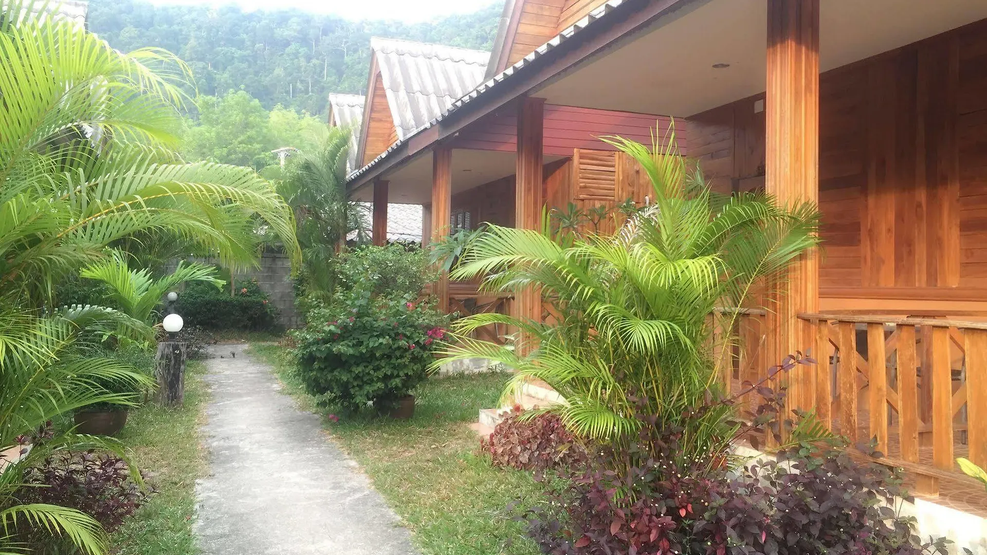 Πανσιόν Poonsap Resort Ko Lanta